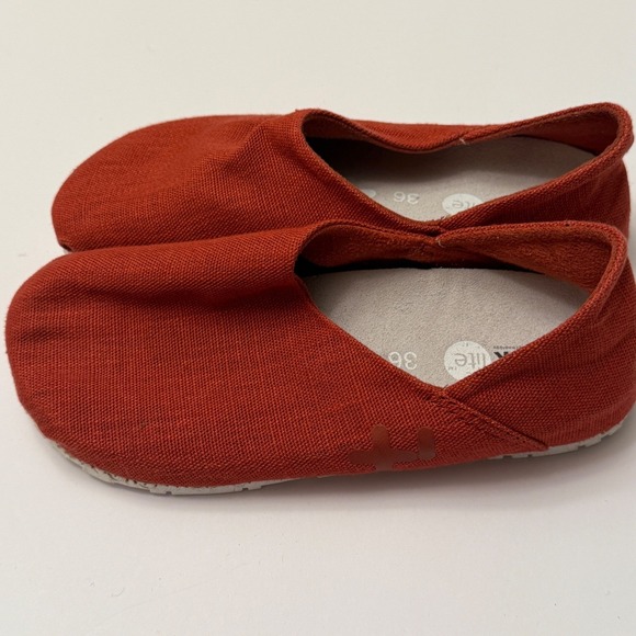 Corklite Comfort Technology Women's 36‎ Red Casual Slip On Shoes - Picture 3 of 8